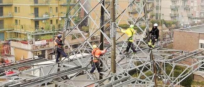 Lavorazione su traliccio